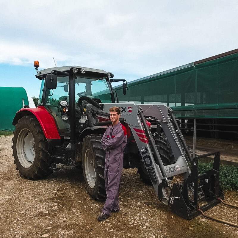Tommaso Rossi, agricoltore italiano, condivide la sua esperienza con il caricatore T10.