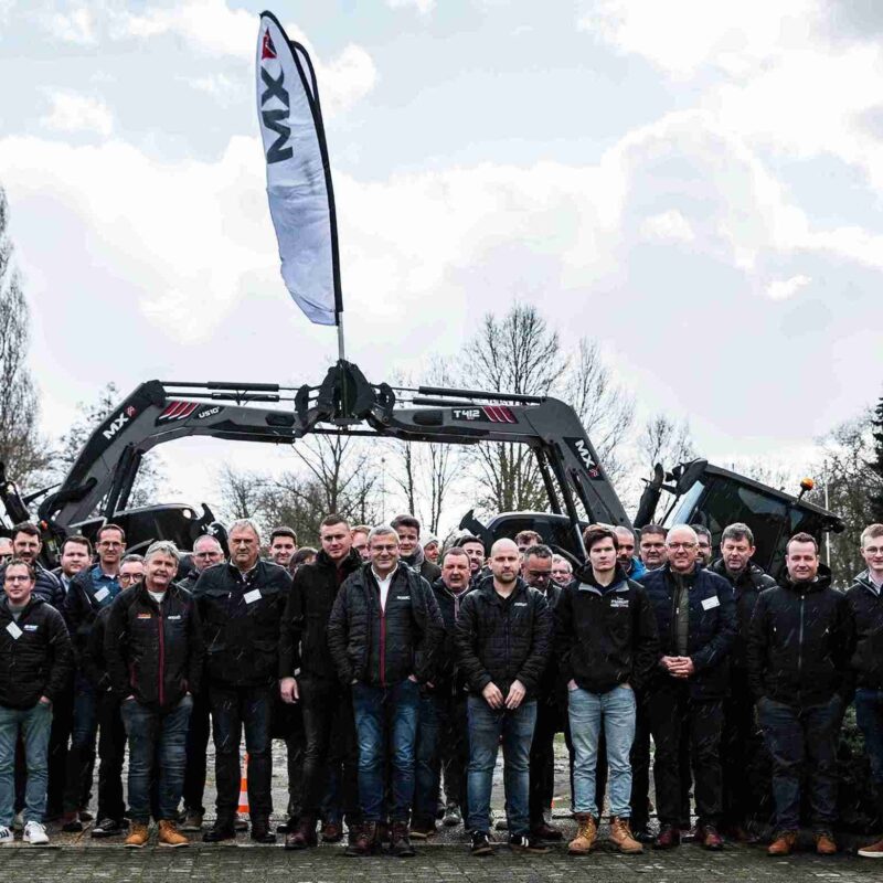 De EMIL FREY-groep op bezoek in de Franse productiefabriek van MX